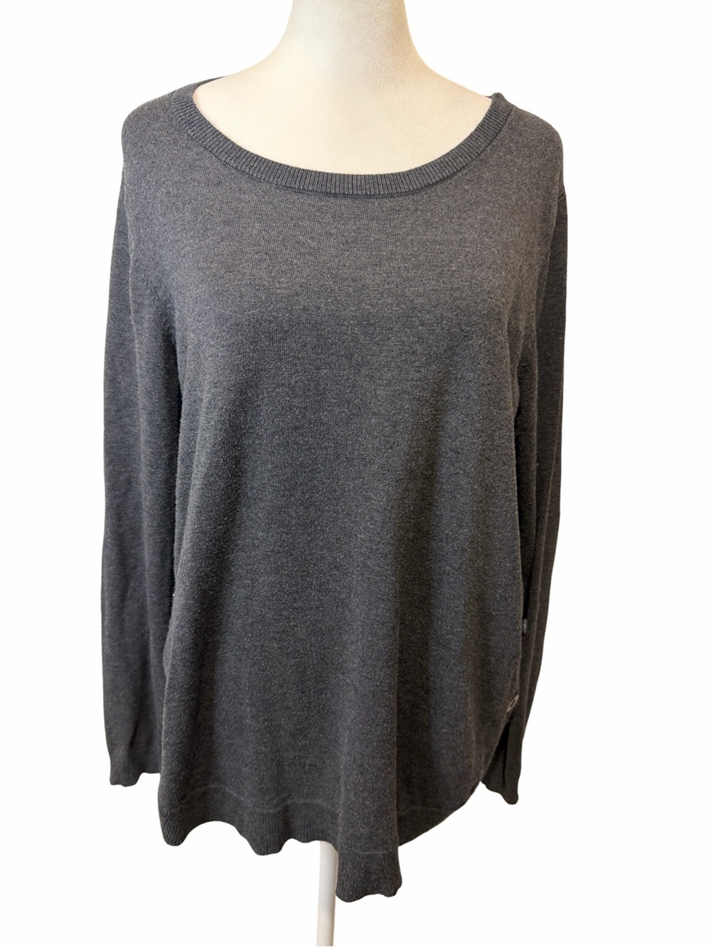 Lety & Me Classic Dark Gray Scoop Neck Women's Sweater, Button Sides. Size XL.